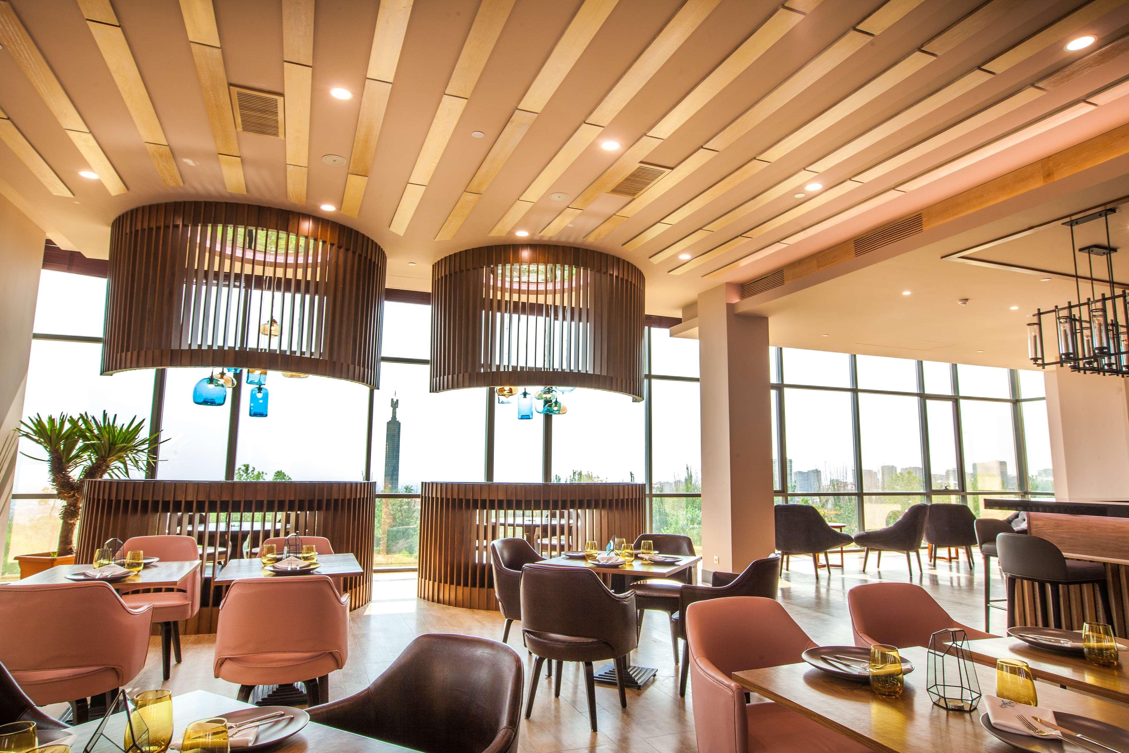 Radisson Blu Hotel Yerevan Exterior photo The restaurant