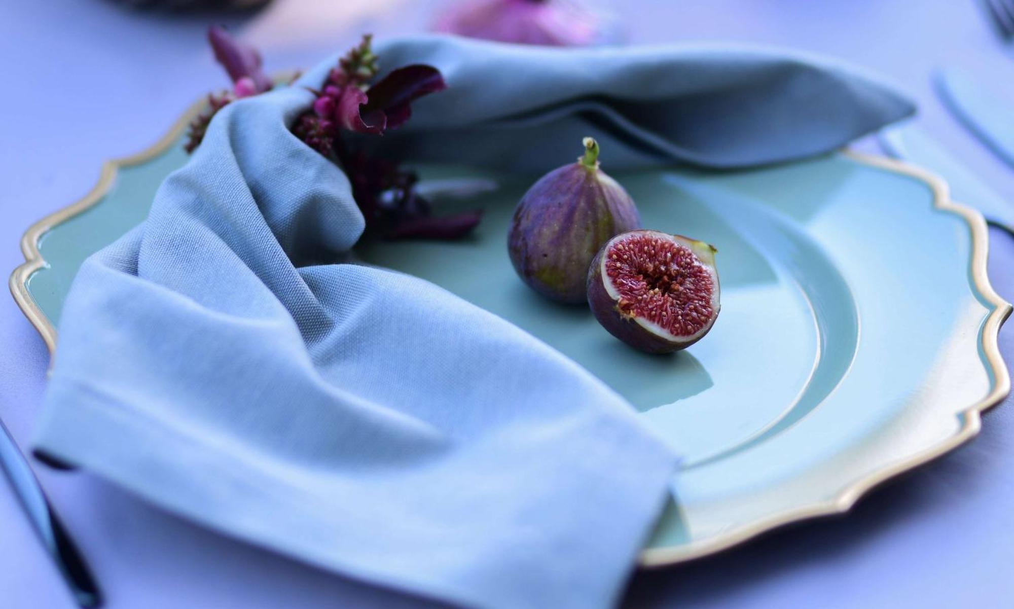 Radisson Blu Hotel Yerevan Exterior photo A blue napkin